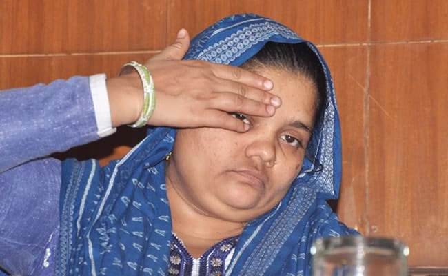 রাজার বিচার করবে কে?